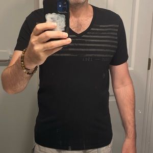 Guess Men’s V-neck T-shirt, sz M